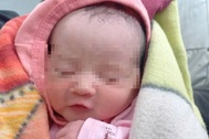 Bé gái sơ sinh bị bỏ rơi bên đường