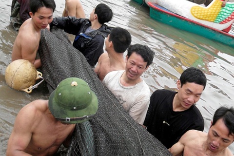 Cận cảnh diễn tập "đưa cụ Rùa vào lồng"