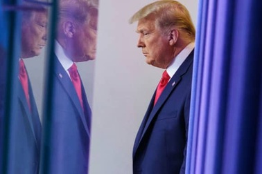 Ông Trump phá vỡ những truyền thống chuyển giao quyền lực