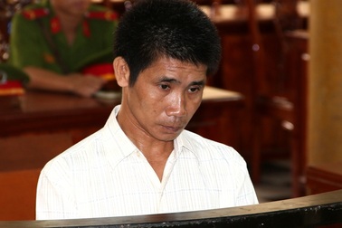 Lạnh người gã đàn ông dùng máy cưa cây… giết người