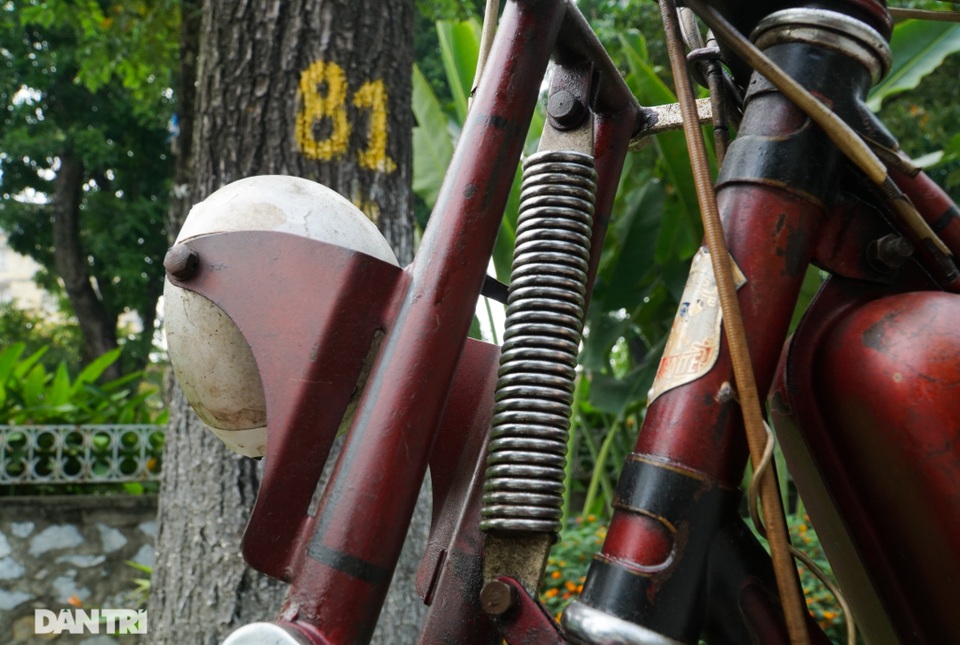 Chiếc xe máy cổ Georges Catte có tuổi đời gần 70 năm vẫn chạy tốt - 10 Chiếc xe máy cổ Georges Catte có tuổi đời gần 70 năm vẫn chạy tốt - 10