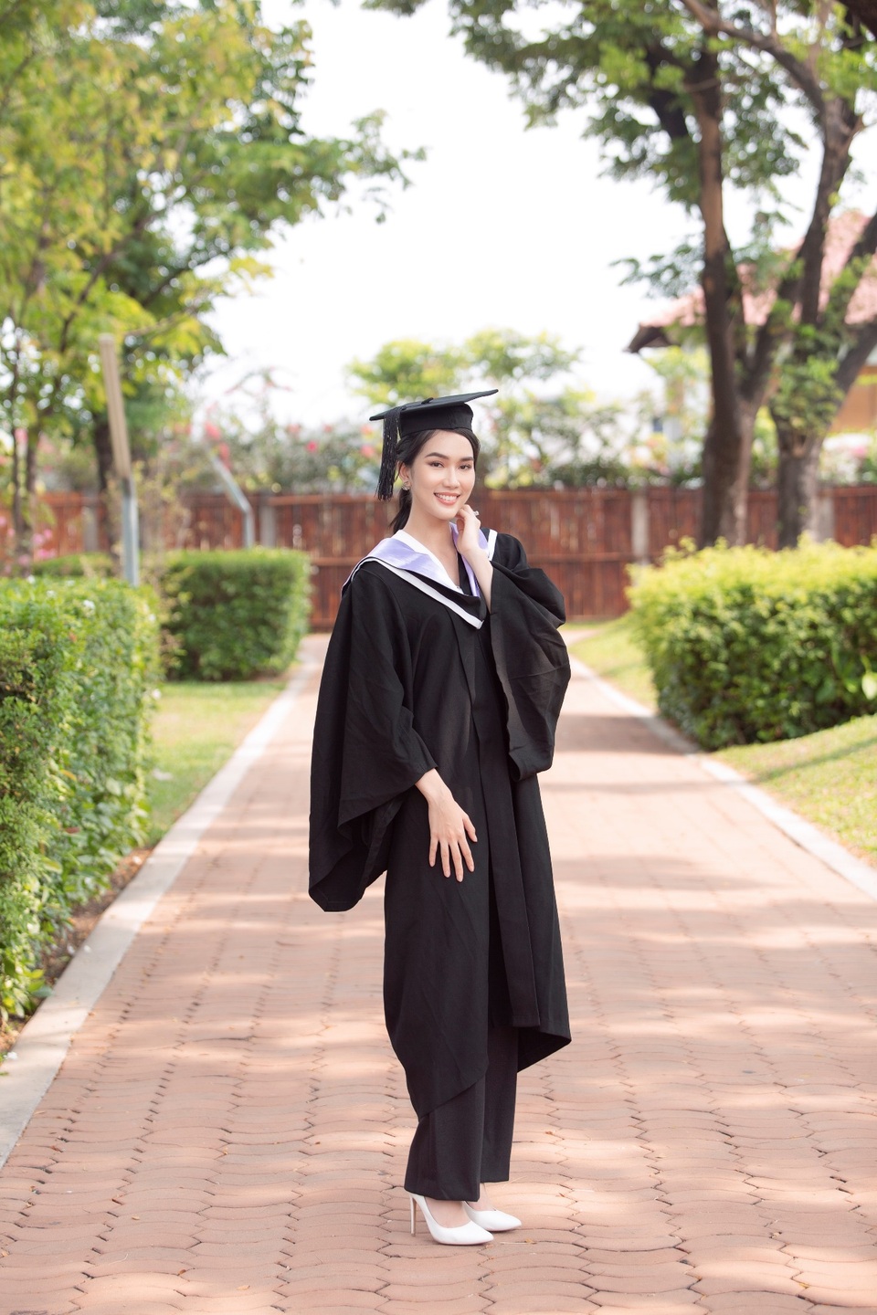 Á hậu Phương Anh tốt nghiệp thủ khoa Đại học, rạng rỡ trong ngày ra trường - 6 Á hậu Phương Anh tốt nghiệp thủ khoa Đại học, rạng rỡ trong ngày ra trường - 6