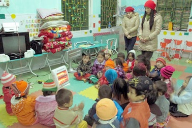 Học sinh đến trường... tránh rét