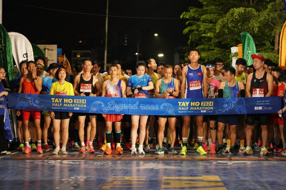 Phạm Thị Hồng Lệ vô địch giải chạy bán marathon quanh Hồ Tây - 1 Phạm Thị Hồng Lệ vô địch giải chạy bán marathon quanh Hồ Tây - 1