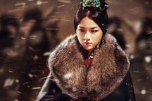 Trở lại màn ảnh nhỏ sau 12 năm vắng bóng, Thang Duy hóa hoàng hậu quyền uy