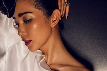 Lý Băng Băng đẹp lạ với da nâu bóng 