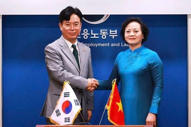 Bộ trưởng Bộ Nội vụ hội đàm về hợp tác lao động với Bộ trưởng Hàn Quốc