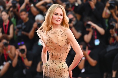 “Thiên nga” Nicole Kidman tìm được hạnh phúc mới ở tuổi 59