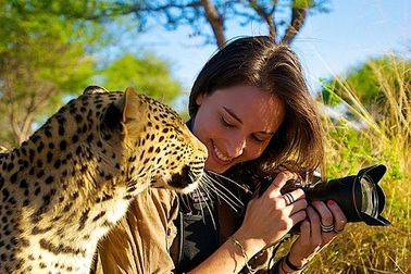 Nữ nhiếp ảnh gia xinh đẹp mạo hiểm thân mình vì nghề
