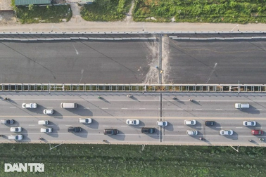 Đổ mẻ bê tông cuối cùng hợp long cầu Vĩnh Tuy 2