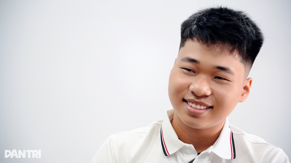 Nam sinh gây sốt nhờ giọng hiếm, hát nhạc đỏ được ví với NSND Trung Đức - 5 Nam sinh gây sốt nhờ giọng hiếm, hát nhạc đỏ được ví với NSND Trung Đức - 5