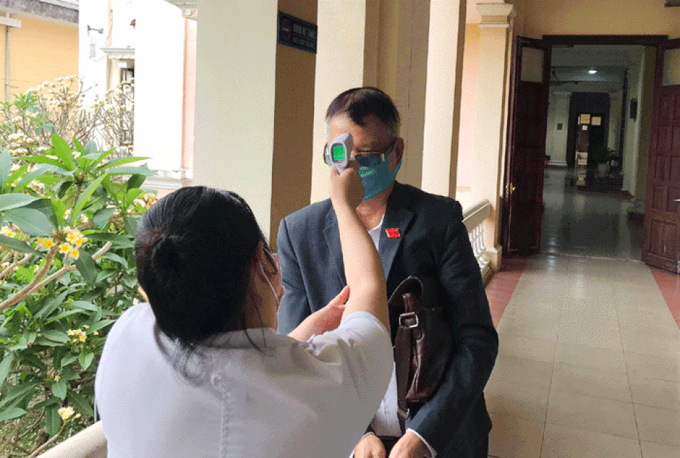 Những hình ảnh kỳ họp HĐND trực tuyến đầu tiên trong mùa dịch Covid-19 - 2 Những hình ảnh kỳ họp HĐND trực tuyến đầu tiên trong mùa dịch Covid-19 - 2