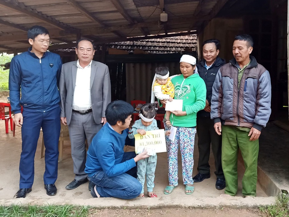 Hai bé mồ côi được bạn đọc giúp đỡ, ngỏ ý nhận về nuôi dưỡng - 2 Hai bé mồ côi được bạn đọc giúp đỡ, ngỏ ý nhận về nuôi dưỡng - 2