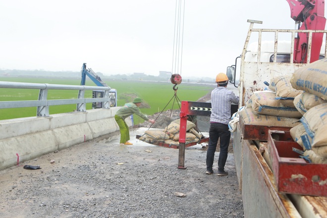 Cận cảnh cây cầu nghìn tỷ vượt sông Ninh Cơ chuẩn bị thông xe - 10 Cận cảnh cây cầu nghìn tỷ vượt sông Ninh Cơ chuẩn bị thông xe - 10