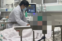 Uống rượu pha cồn rửa tay, 5 thanh niên ở TPHCM nhập viện cấp cứu