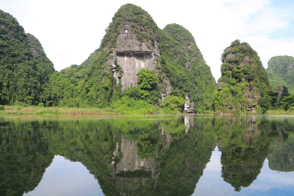 Di sản Tràng An “trong xanh mát lành” giữa trời thu làm say lòng du khách - 8 Di sản Tràng An “trong xanh mát lành” giữa trời thu làm say lòng du khách - 8