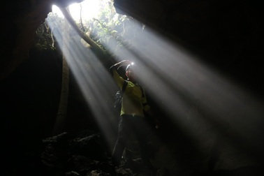 Cảnh đẹp kì vĩ bên trong hang núi lửa dài nhất Đông Nam Á nằm ở Việt Nam