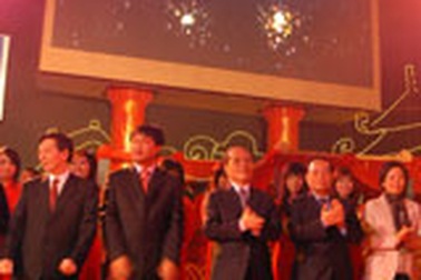 Hàng nghìn người dân đón xem “Đồng hồ đếm ngược”