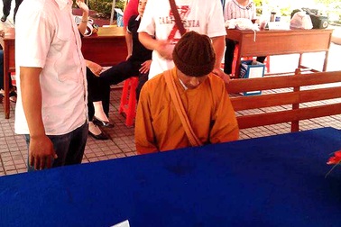 Cử 3 nhà sư đi "dẹp nạn" sư giả