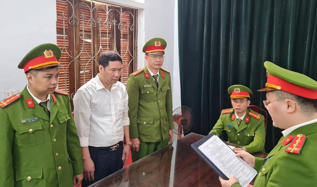 Giám đốc kho bạc ở Hà Giang lừa đảo hơn 2,3 tỷ đồng - 1 Giám đốc kho bạc ở Hà Giang lừa đảo hơn 2,3 tỷ đồng - 1