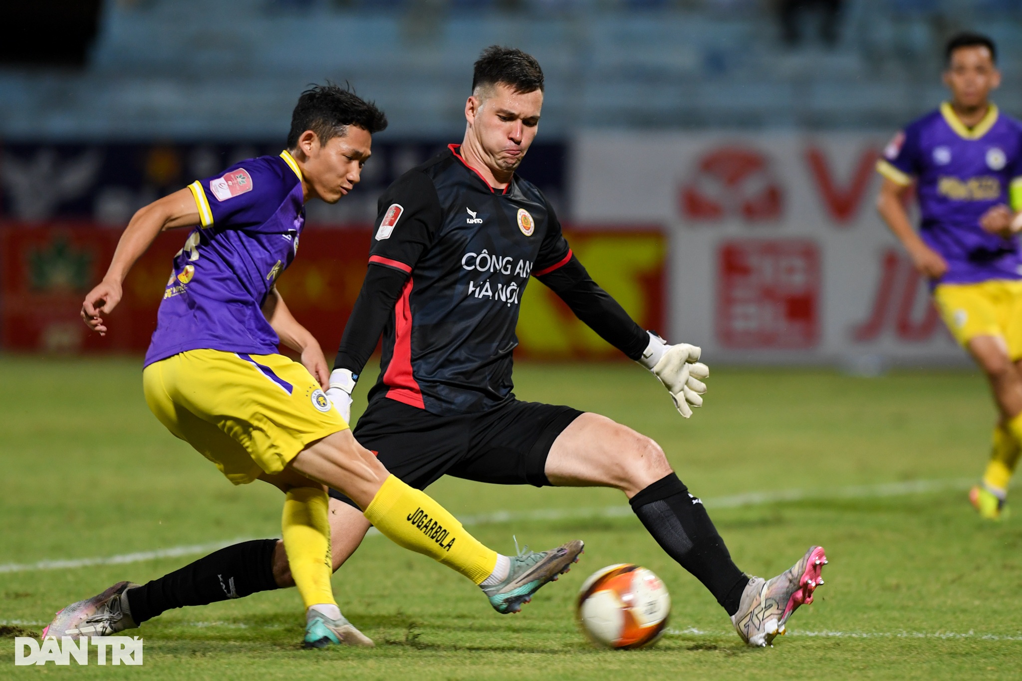 View - Khoảnh khắc Văn Quyết tỏa sáng giúp Hà Nội FC đánh bại CLB Công an Hà Nội | Báo Dân trí