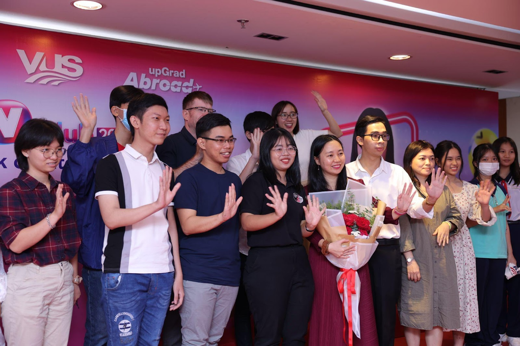 VUS tổ chức giao lưu tiếng Anh về EQ - trí thông minh cảm xúc - 4 VUS tổ chức giao lưu tiếng Anh về EQ - trí thông minh cảm xúc - 4