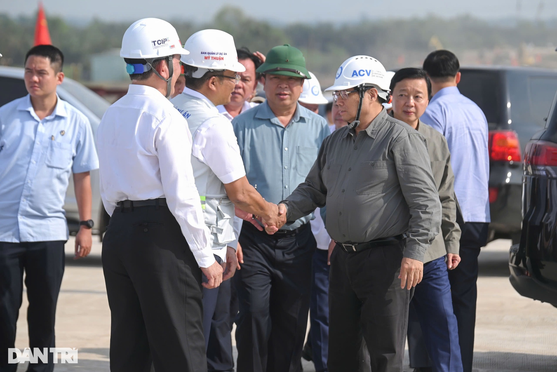 Thủ tướng thị sát cầu Nhơn Trạch trên tuyến Vành đai 3 TPHCM - 4 Thủ tướng thị sát cầu Nhơn Trạch trên tuyến Vành đai 3 TPHCM - 4