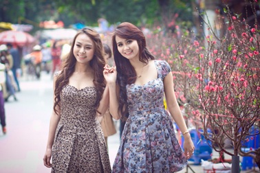 Huyền Lizzie xinh tươi dạo phố xuân