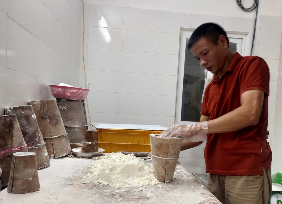 Gia đình hơn 6 thập kỷ giữ nghề đóng oản giữa lòng Hà Nội - 5