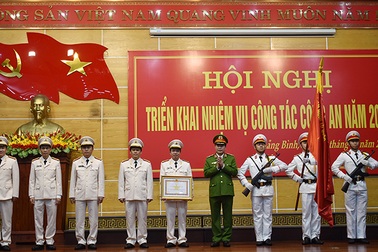 Công an tỉnh Quảng Bình đón nhận Huân chương Quân công hạng Nhì