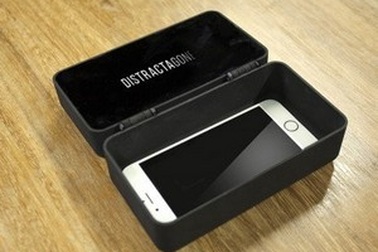 Độc đáo chiếc hộp thông minh giúp... cai nghiện smartphone