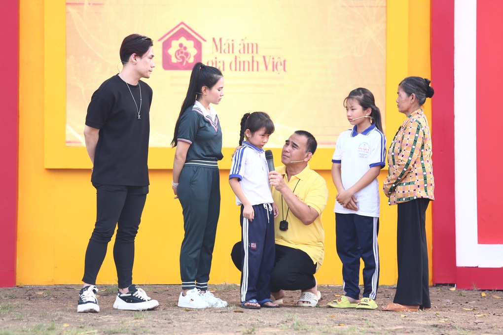 MC Quyền Linh lý giải về việc hay khóc trên sóng truyền hình - 2 MC Quyền Linh lý giải về việc hay khóc trên sóng truyền hình - 2
