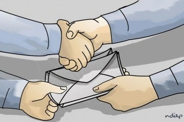 Bắt quả tang nhân viên bảo vệ rừng nhận hối lộ của lâm tặc