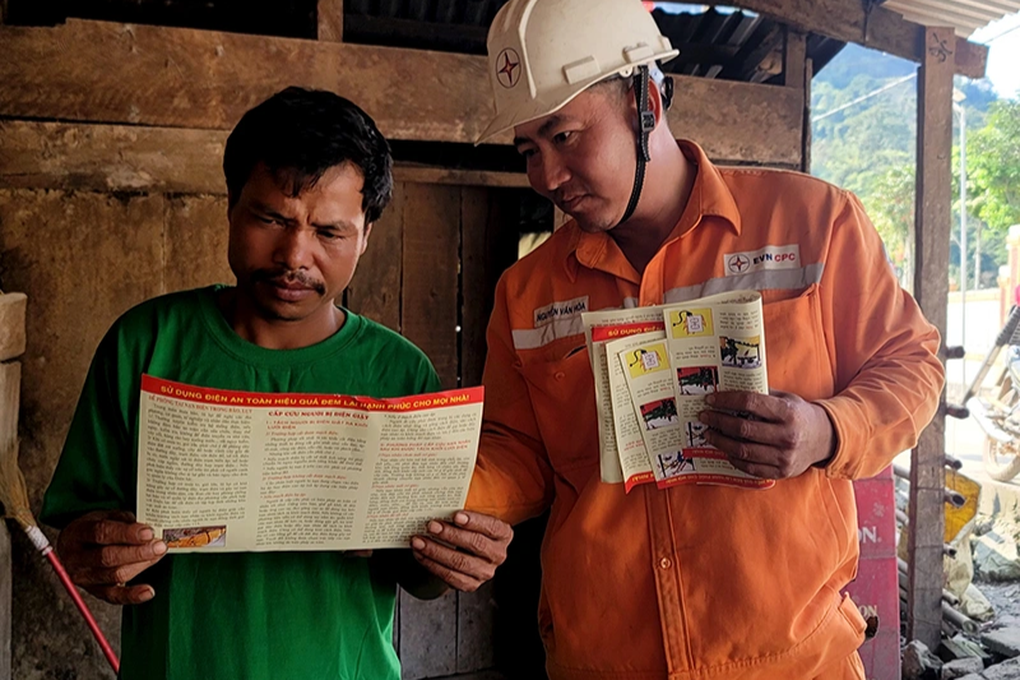 Kéo gần 30km đường dây ngầm xuyên vườn quốc gia, đưa điện về vùng biên - 3 Kéo gần 30km đường dây ngầm xuyên vườn quốc gia, đưa điện về vùng biên - 3