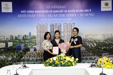 Khách mua shophouse tại The Terra - An Hưng đã được nhận sổ đỏ