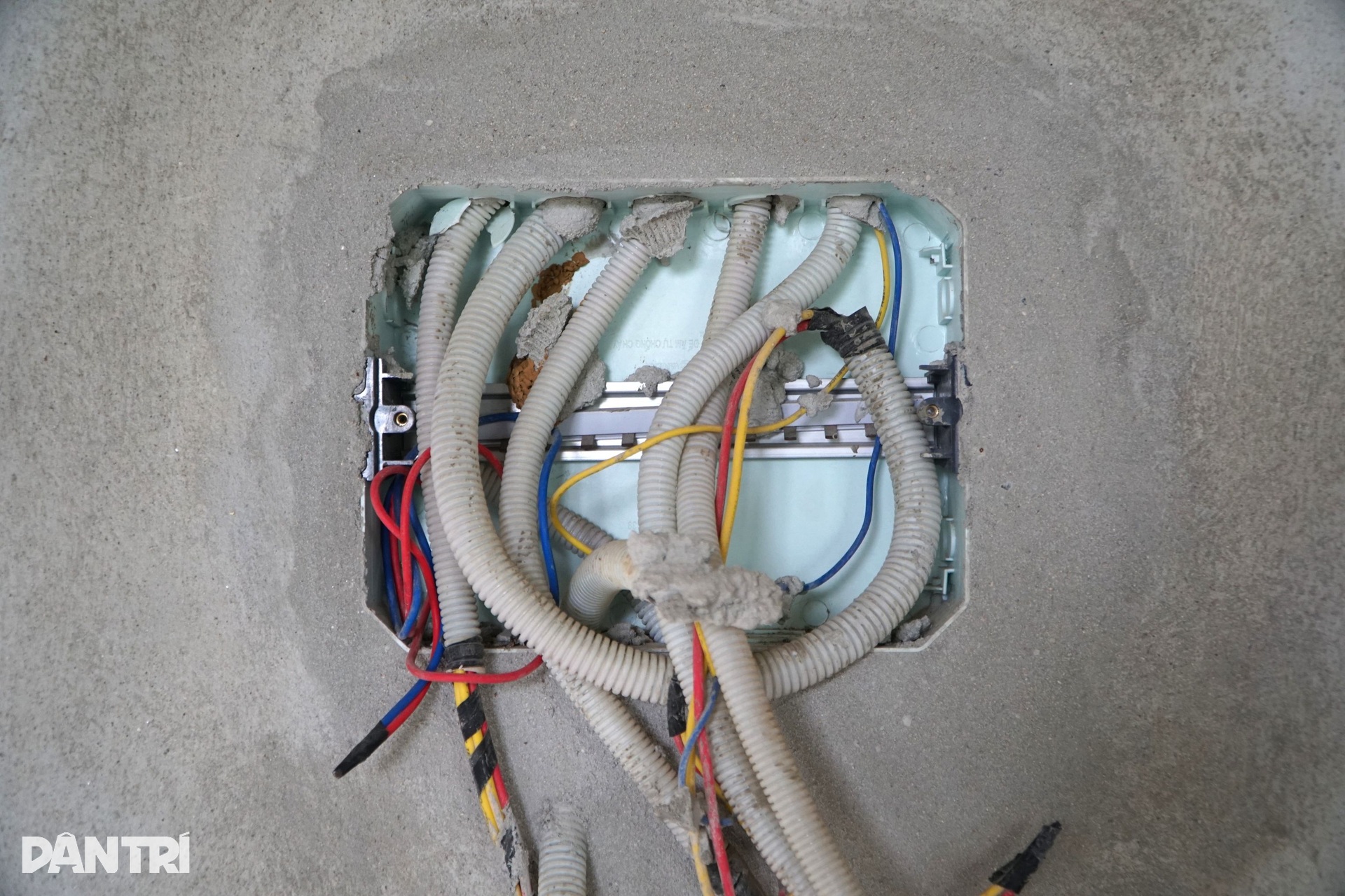 Dự án trường mầm non gần 30 tỷ đồng ở Thanh Hóa dang dở, cỏ dại mọc um tùm - 7