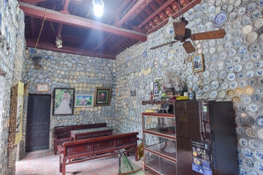 "Độc nhất vô nhị" ngôi nhà gắn hơn 10.000 bát, đĩa cổ ở Vĩnh Phúc