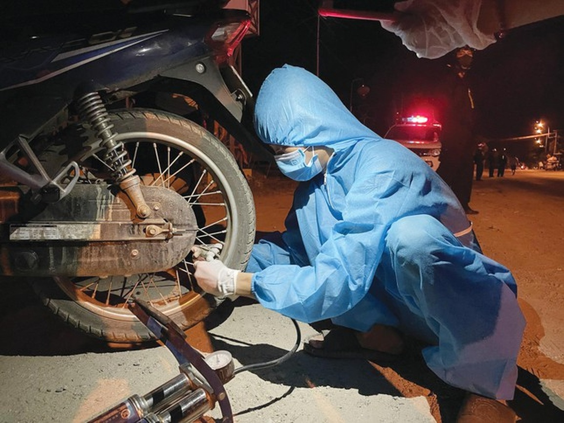 Không muốn người khác nhìn vào ống kính cảm ơn - 1 Không muốn người khác nhìn vào ống kính cảm ơn - 1