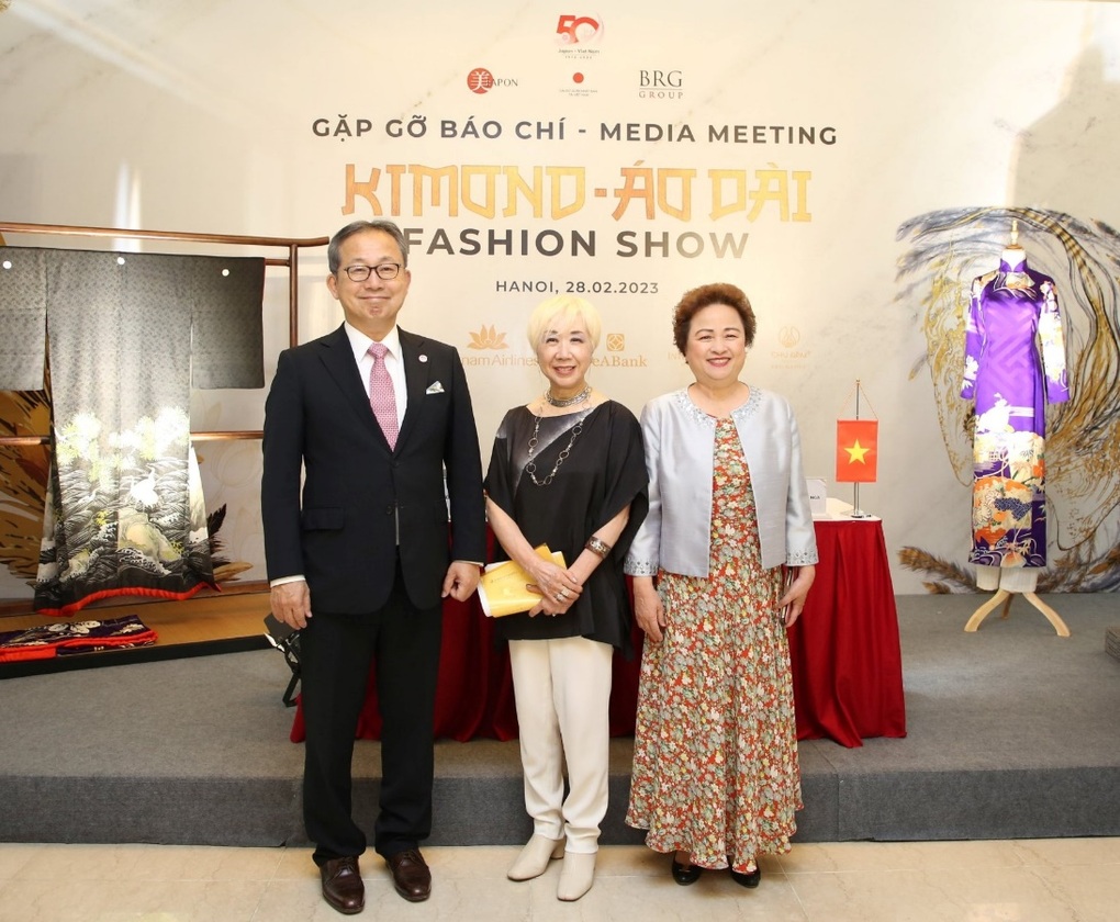 Kimono - Aodai Fashion Show: Giao lưu văn hóa 50 năm quan hệ Việt Nam - Nhật Bản - 5 Kimono - Aodai Fashion Show: Giao lưu văn hóa 50 năm quan hệ Việt Nam - Nhật Bản - 5