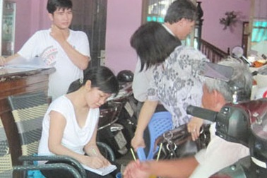 Vỡ nợ bạc tỉ, ba mẹ con bỏ trốn