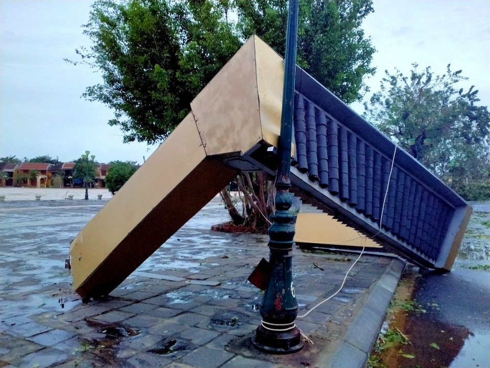 Hơn 4 giờ bão số 9 quần thảo, Hội An và Tam Kỳ tan hoang - 8 Hơn 4 giờ bão số 9 quần thảo, Hội An và Tam Kỳ tan hoang - 8