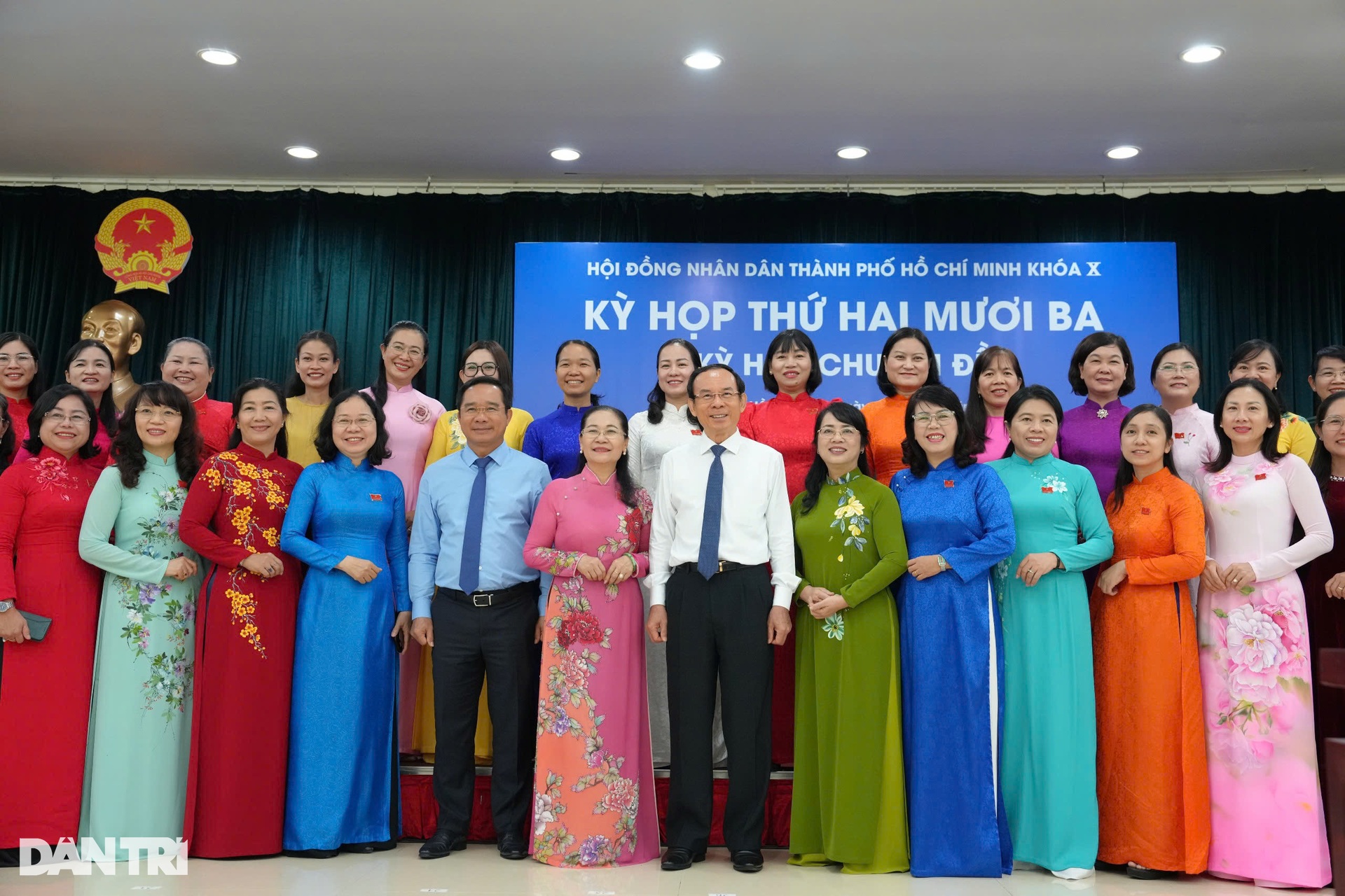 Kỳ họp lịch sử của HĐND TPHCM trước ngày hợp nhất tỉnh, thành - 10 Kỳ họp lịch sử của HĐND TPHCM trước ngày hợp nhất tỉnh, thành - 10