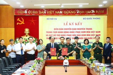 Chuyển giao hai đơn vị khắc phục hậu quả bom mìn về Bộ Quốc phòng