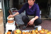 Ngày vắt 5 tạ cam, dân vỉa hè kiếm tiền triệu mùa dịch Covid-19