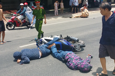 Chặn bắt xe vi phạm, một CSGT bị tông nguy kịch