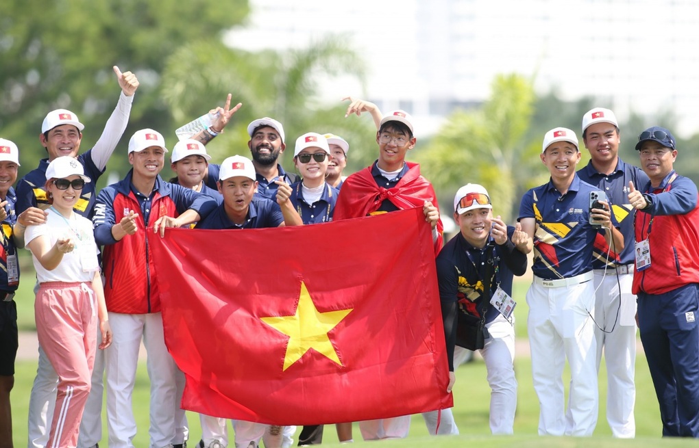 Bố Nguyễn Anh Minh chia sẻ về hành trình chọn thầy học golf của con - 1 Bố Nguyễn Anh Minh chia sẻ về hành trình chọn thầy học golf của con - 1