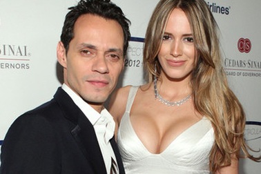 Marc Anthony khoe bạn gái siêu hấp dẫn