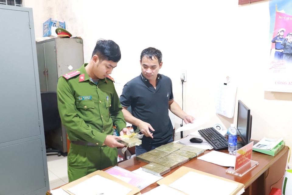 Khởi tố 2 đối tượng mua bán ma túy với số lượng lớn nhất tỉnh Đắk Nông - 1 Khởi tố 2 đối tượng mua bán ma túy với số lượng lớn nhất tỉnh Đắk Nông - 1