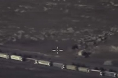 Video đoàn xe chở dầu nghi của IS vào lãnh thổ Thổ Nhĩ Kỳ