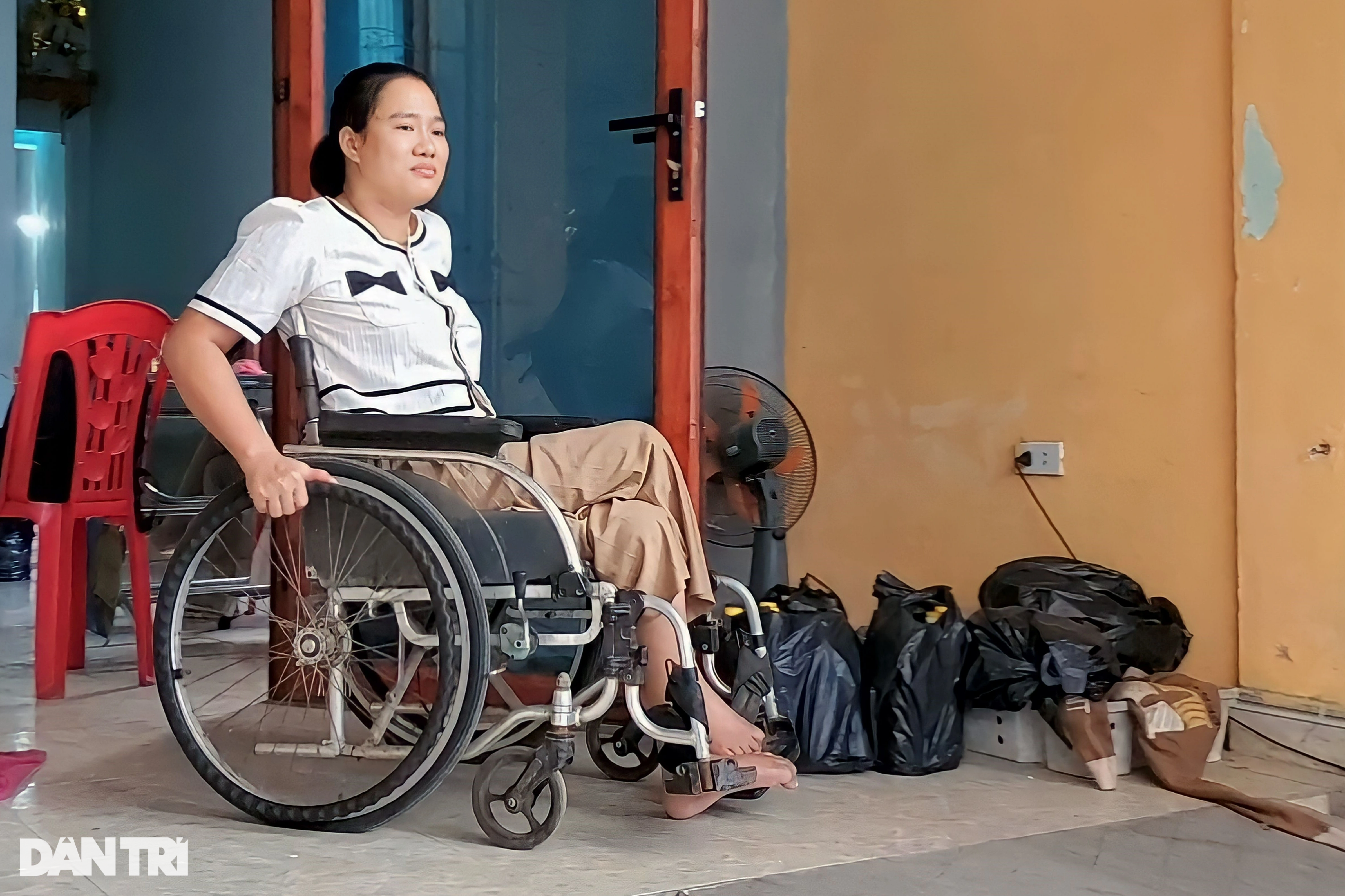 Người phụ nữ 3 lần thoát chết, ngồi xe lăn kiếm tiền tỷ - 1 Người phụ nữ 3 lần thoát chết, ngồi xe lăn kiếm tiền tỷ - 1